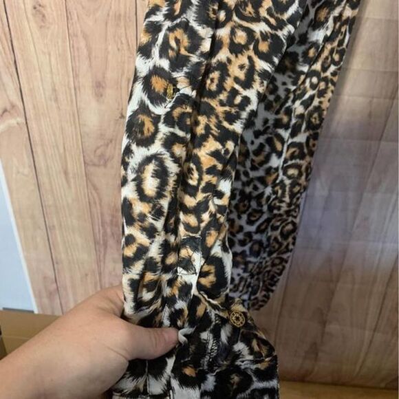 Leopard Print Sz LG Top/blouse. Long Sleeve/roll Tab ~Jaclyn Smith~ Button Down - Picture 5 of 10